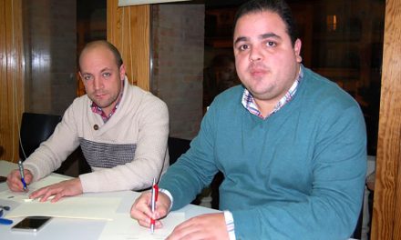 El Ayuntamiento firma un convenio con la Asociación Cultural Monte Calvario con motivo del XX Aniversario de la Banda