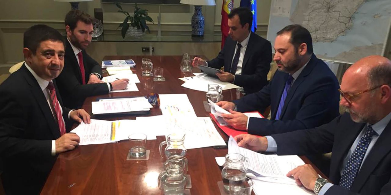 El presidente de la Diputación se reúne con el ministro de Fomento