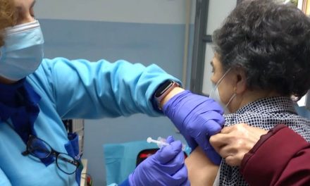 Salud y Familias comenzará el próximo martes a administrar la tercera dosis de la vacuna contra COVID-19 en residencias de mayores