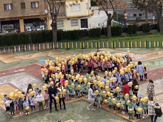 Martos se suma a la celebración del Día Internacional del cáncer infantil con la “fuerzo del lazo dorado”