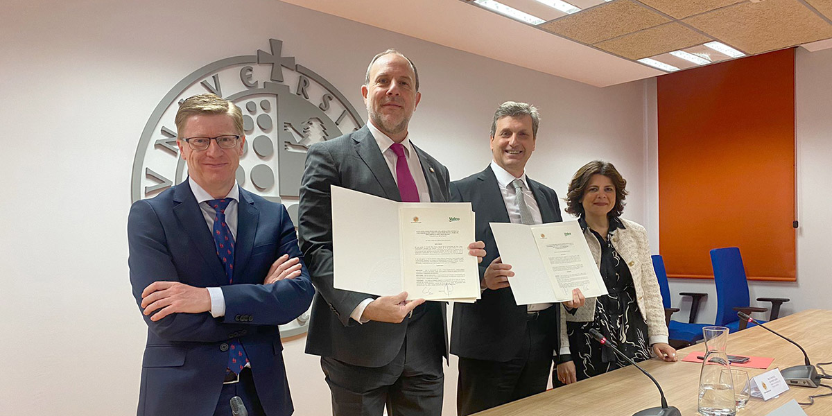 La Universidad de Jaén y Valeo España firman un acuerdo para desarrollar el programa ‘Valeo UJA Business’